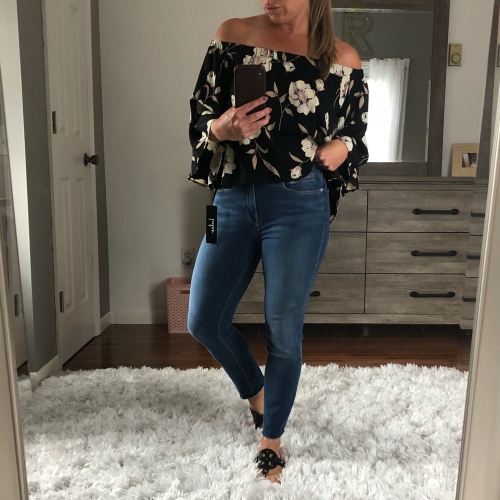 Lulu’s Off the Shoulder Floral Top - NWT
